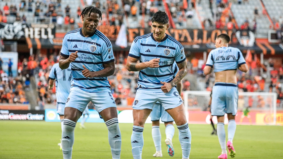 Alan Pulido Anota Golazo En Empate De Sporting Kc Y Se Los Dedica A