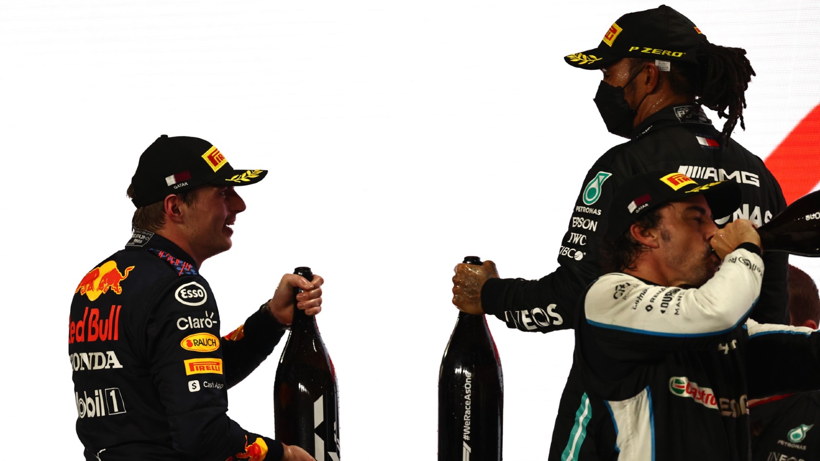 Red Bull y Mercedes podrían dividir campeonatos debido a la pelea entre Max Verstappen y Lewis Hamilton