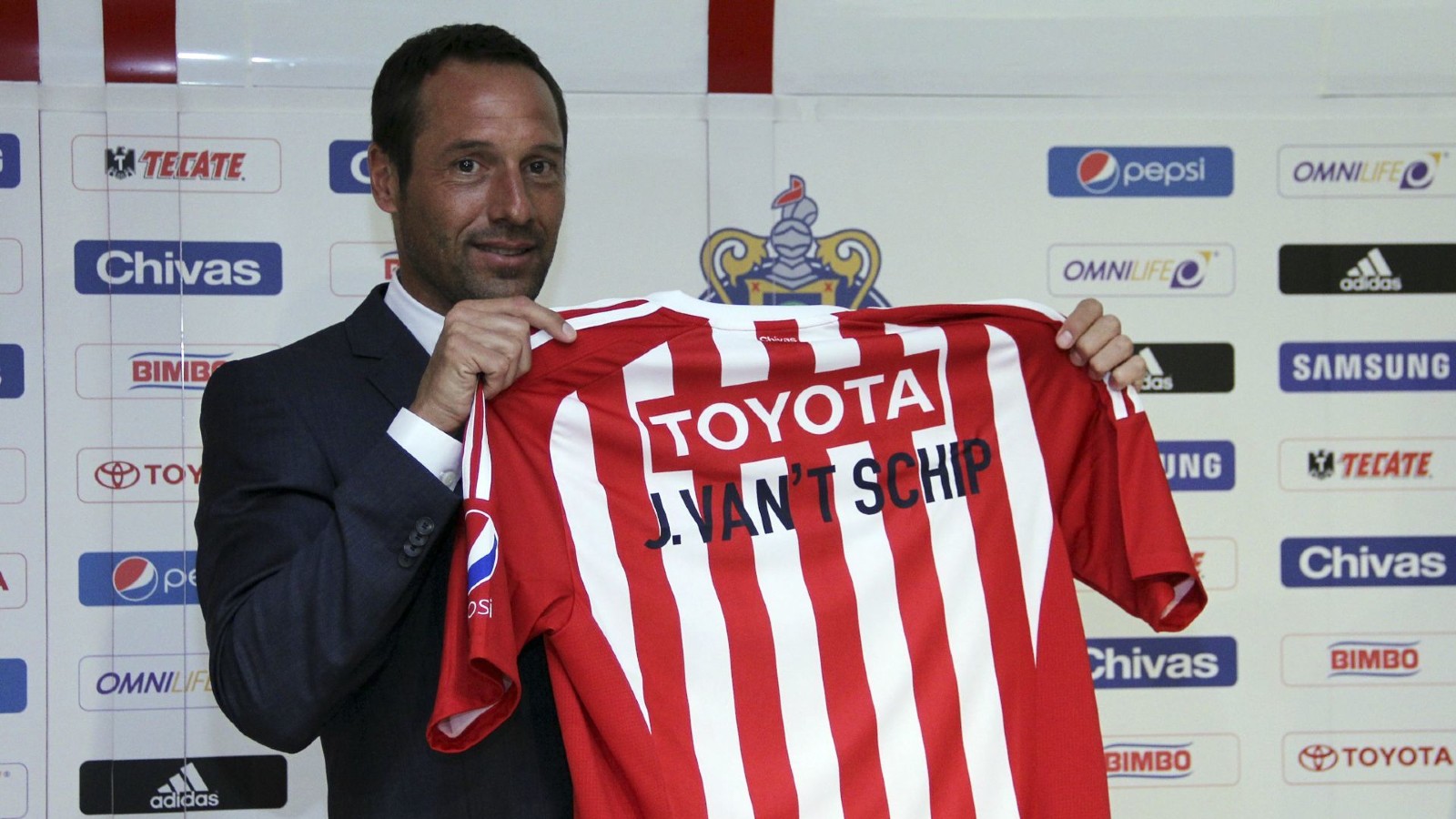 ¿Qué ha hecho John van't Schip desde que dejó el banquillo de Chivas? Soy Referee