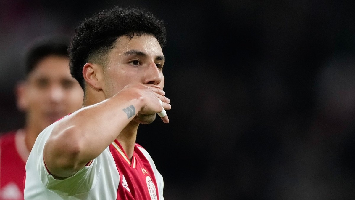 Mexicanos en Europa: Jorge Sánchez anota su primer gol en la goleada del Ajax