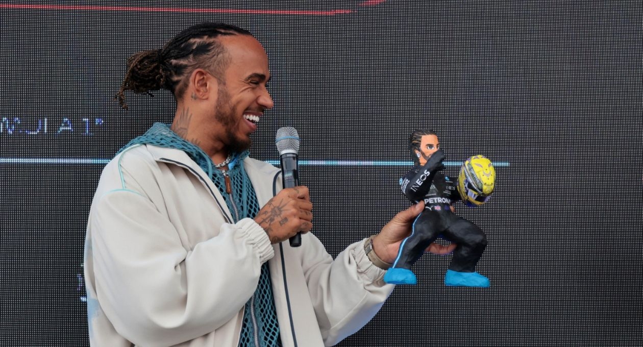 GP de México 2022: Lewis Hamilton recibe piñata de regalo y ¿la rechaza?: “No se parece a mí”