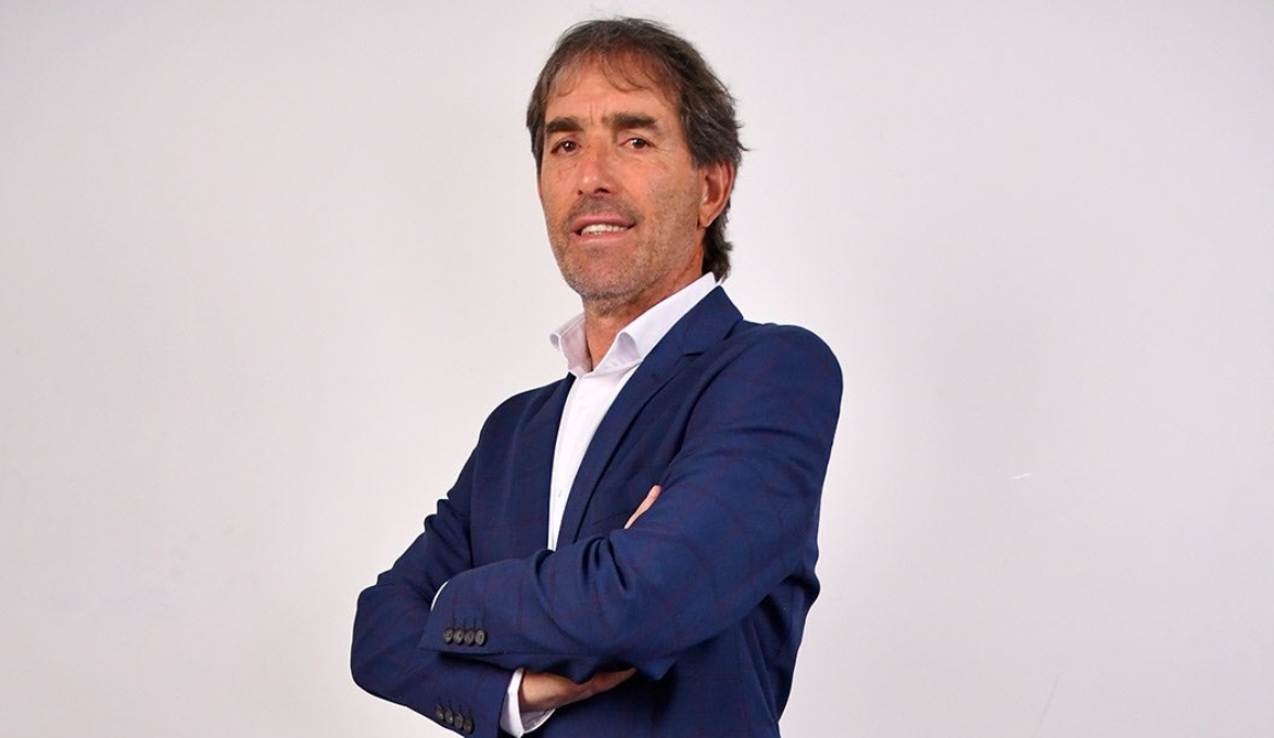 ¿Quién es Guillermo Almada, el entrenador que “revolucionó” la Liga MX?