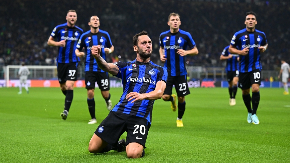 Inter derrota al Barcelona en Champions; polémica aparece por posible penal culé