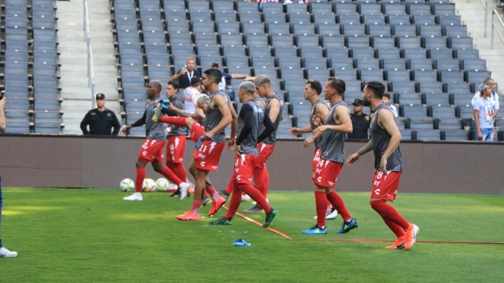 Exestrella del Necaxa es detenido por apedrear un autobús; ¿qué ocurrió?