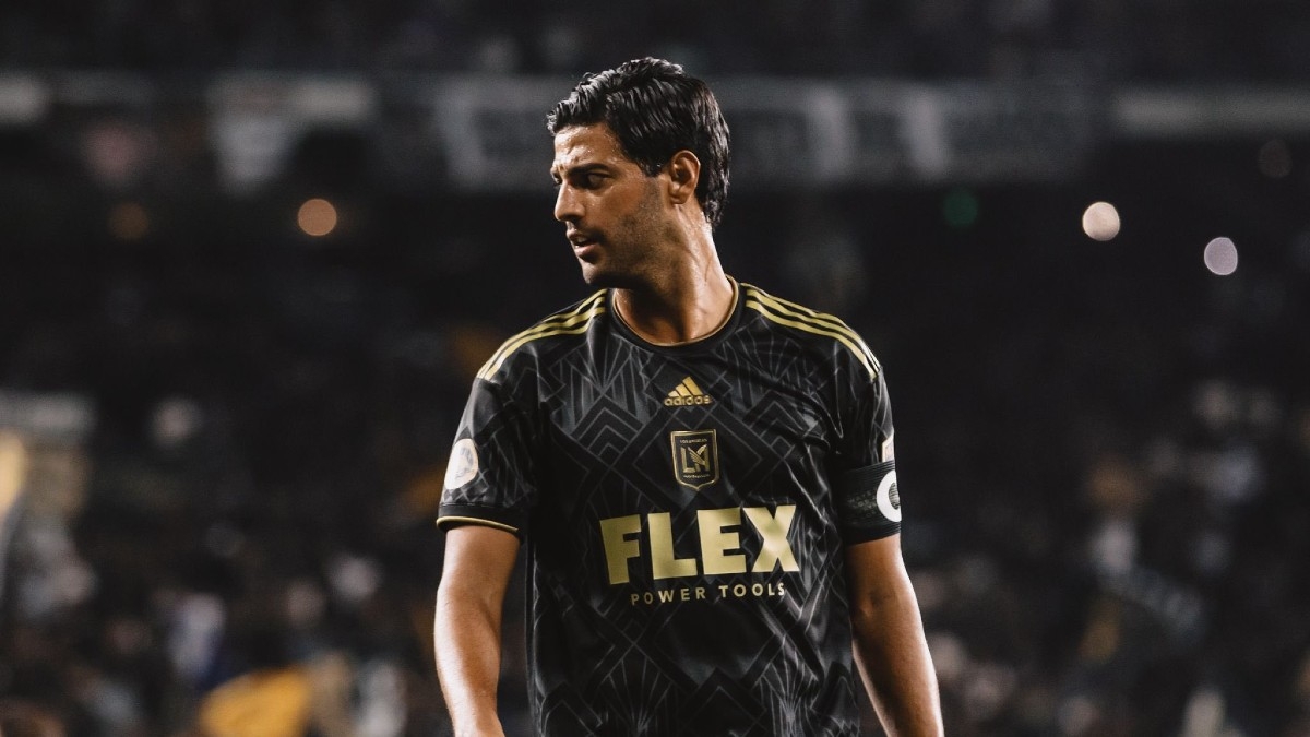 Aficionados de Chivas destrozan a Carlos Vela por actuación ante León: “no tiene nivel para Liga MX”
