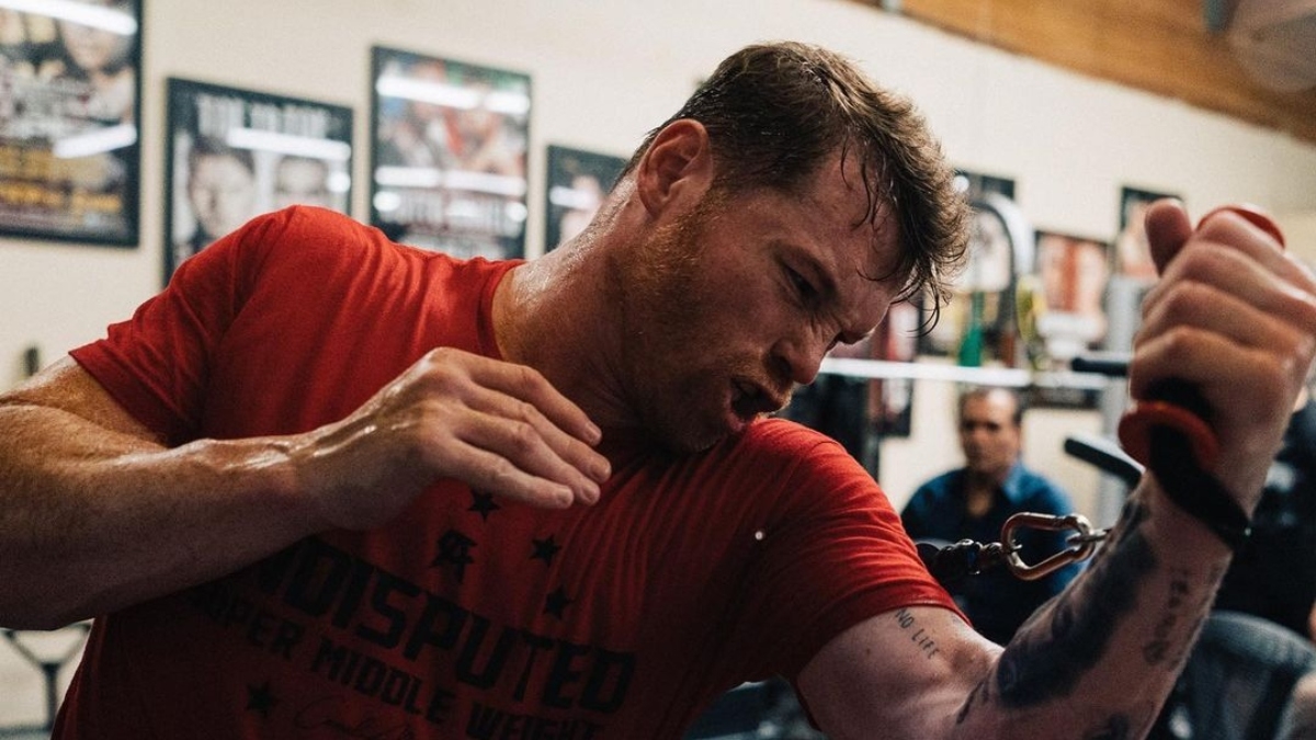 Así quedó la mano de Canelo Álvarez; la cirugía que lo alejará por un año del ring