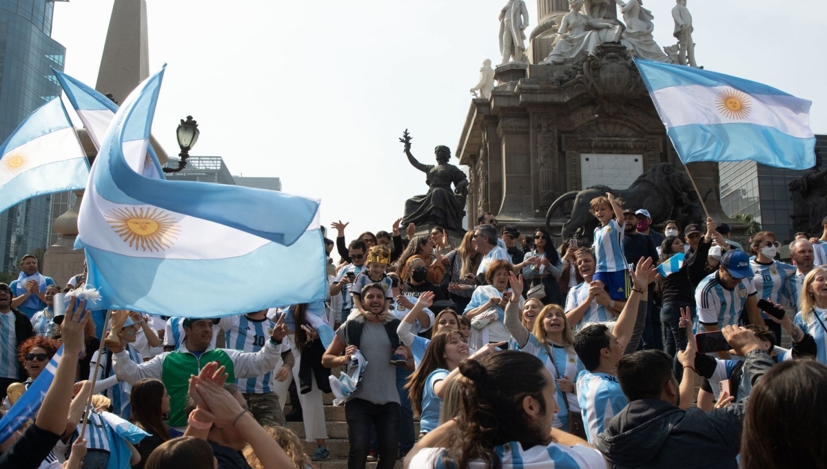 ¡Fiesta en México! Argentinos toman el Ángel de la Independencia para celebrar el campeonato del mundo