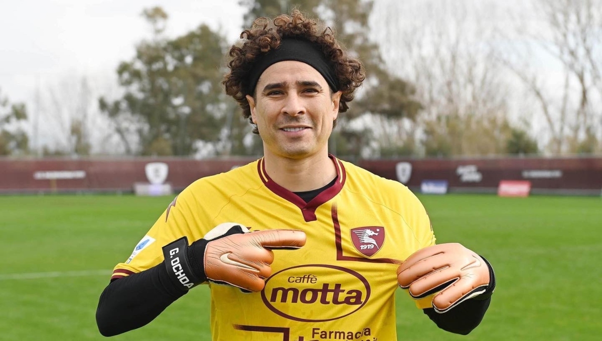 Memo Ochoa ya presume el jersey del Salernitana; así lo presentaron