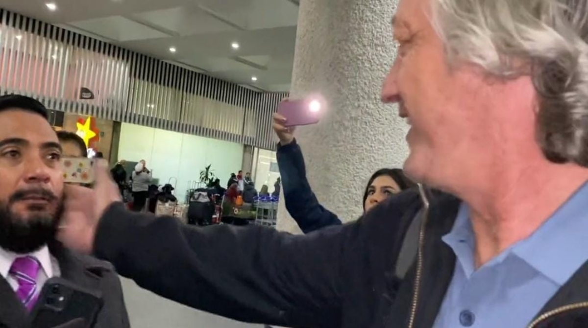 Scoponi, asistente de ‘Tata’ Martino, agrede a aficionado mexicano