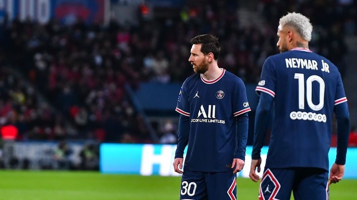 VIDEOS: Aficionados del PSG insultan a Messi y van a casa de Neymar a pedir su salida