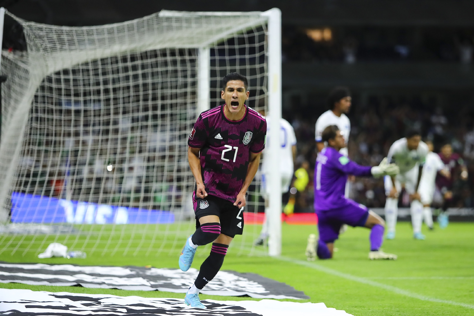 Antuna y Jiménez adelantan a México al medio tiempo vs El Salvador