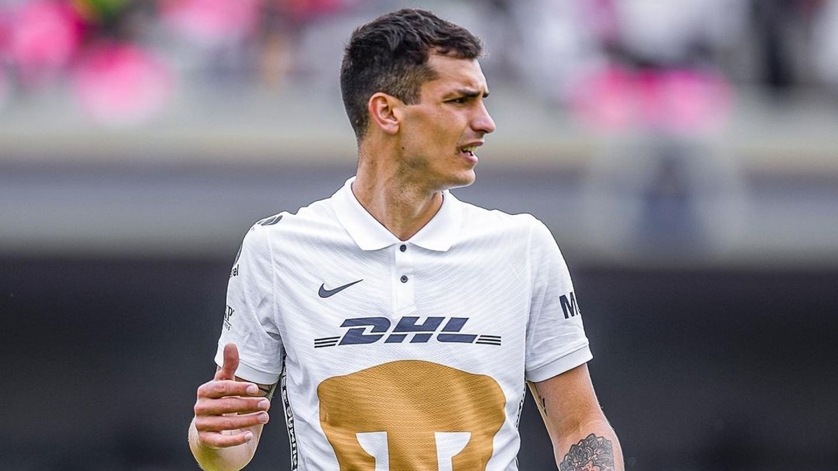 Juan Dinenno se queja de su expulsión en el Pumas vs Rayados