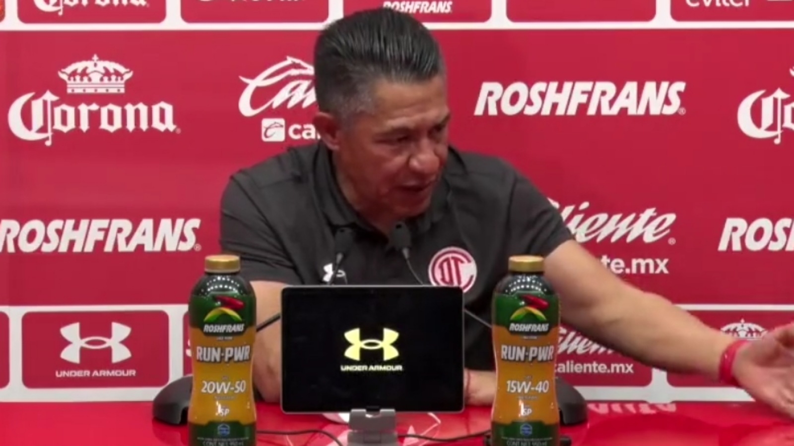 Ambriz se disculpa con afición de Toluca; Pietrasanta dice que es un 'impostor'