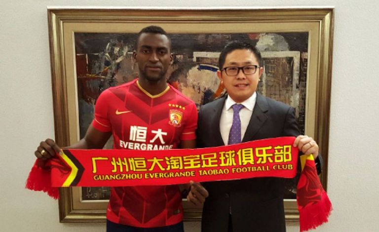 Jackson Martínez el día de su presentación en China - GZEVERGRANDEFC.COM