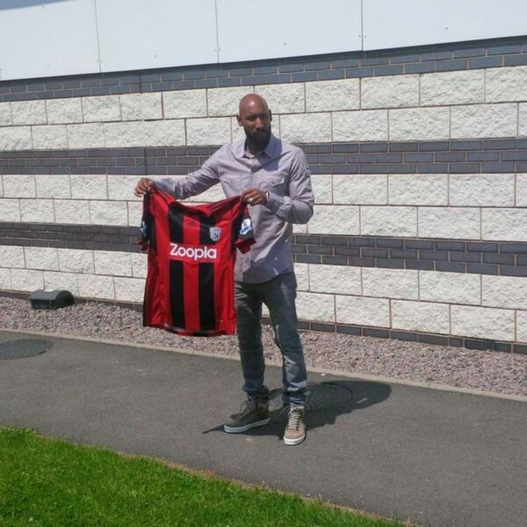 Anelka al cambiar de equipo en Inglaterra - @mulumbuofficial