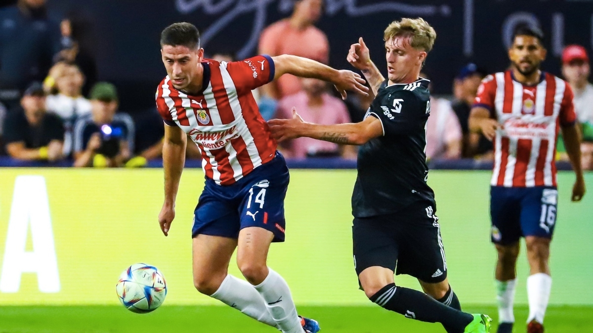 Chivas cae ante Juventus y afición se va contra Santiago Ormeño