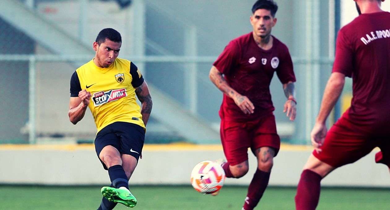 El doblete de Orbelín Pineda en el partido de preparación con el AEK de Atenas