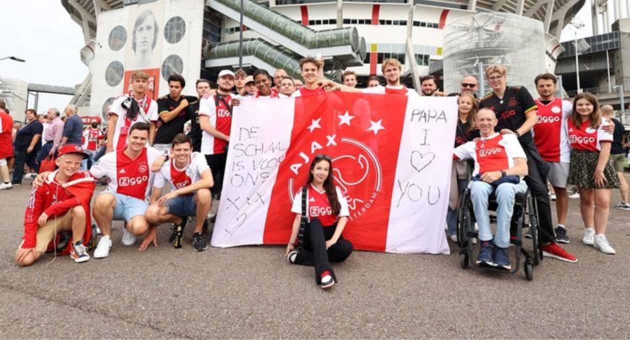 Ajax prohíbe a los fans llevar carteles para pedirles el jersey a futbolistas; ¿por qué?