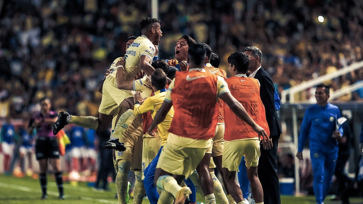 Roger Martínez sorprende con gol a Necaxa y aficionados lo hacen menos