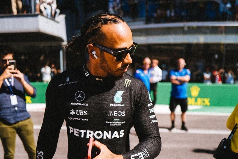 La insólita y millonaria multa que Lewis Hamilton tuvo que pagar por un piercing