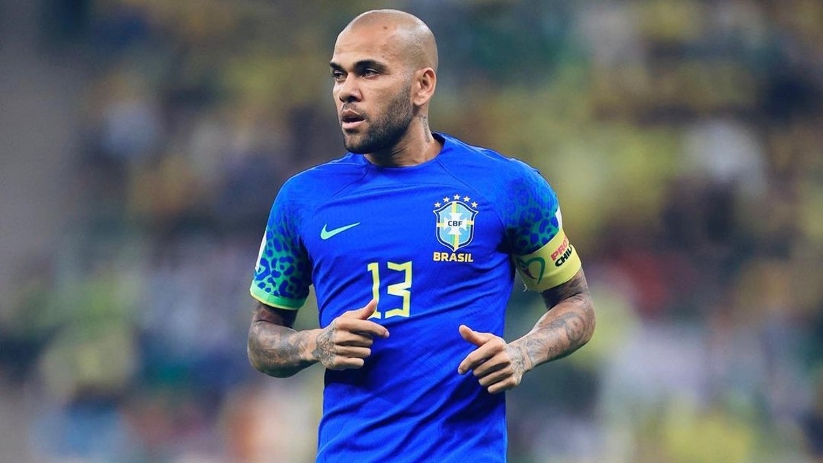 Reportan que Dani Alves jugó un partido en prisión y revelan su lista de compras