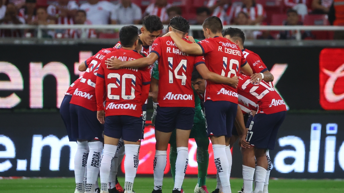 ¿Lo extrañan? Exjugador de Chivas la rompe en Costa Rica y es líder de goleo