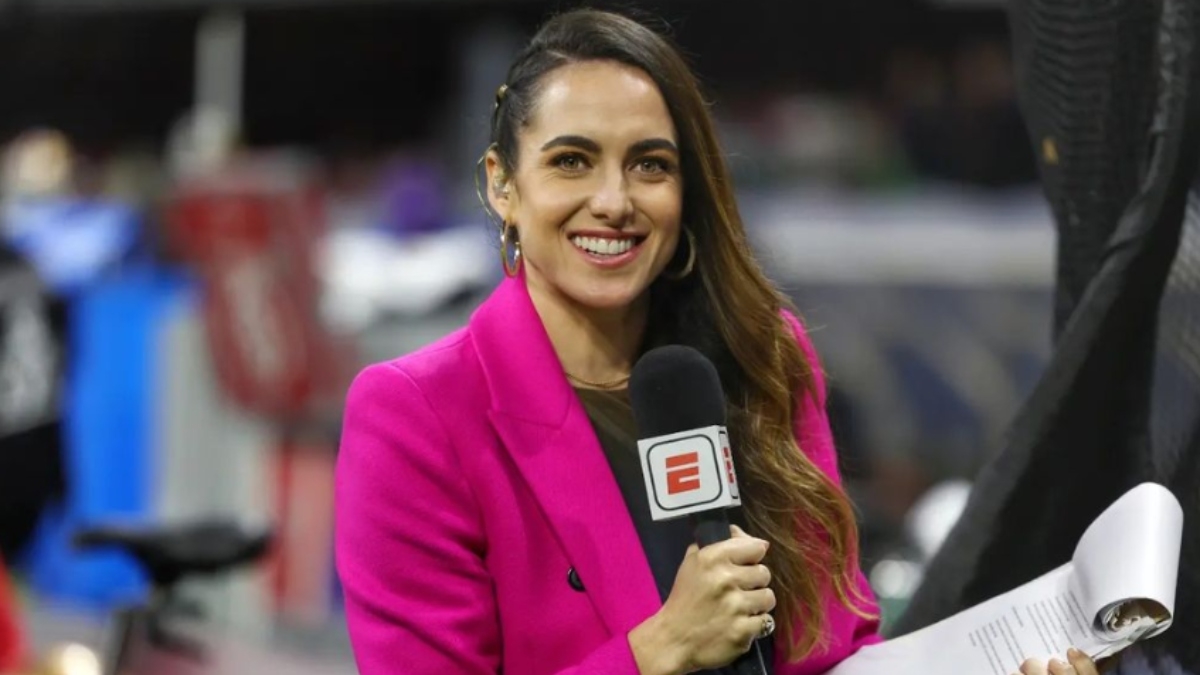 NFL: Rebeca Landa se lleva los memes y críticas por estar en el Monday Night Football