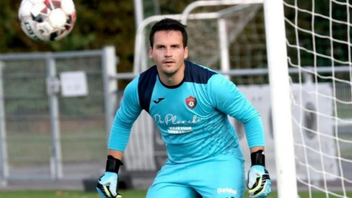 ¿De qué murió Arne Espeel, portero belga que se desvaneció tras atajar un penal?