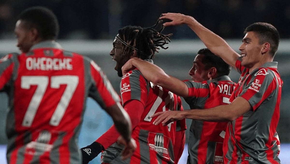 Johan Vázquez brilla en el triunfo HISTÓRICO del Cremonese ante la Roma en la Serie A
