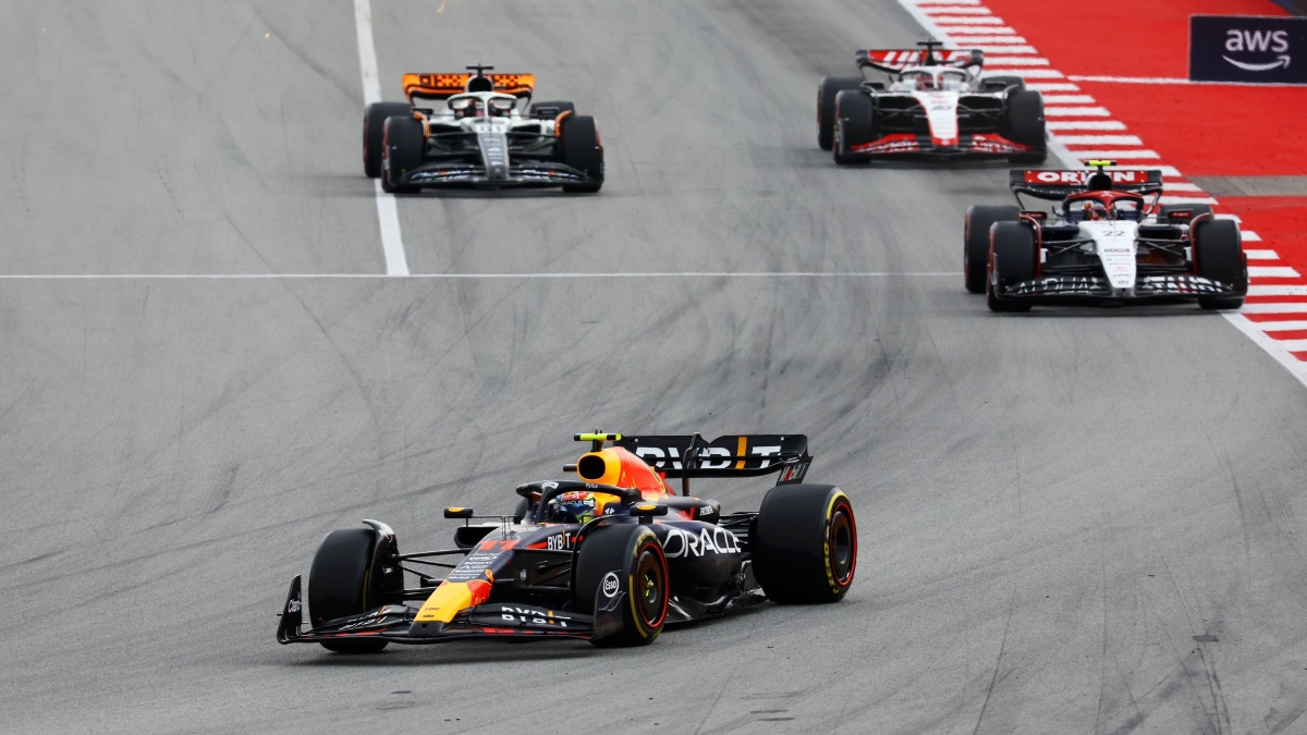 Checo Pérez se recupera y termina cerca del podio de GP de España; Verstappen gana