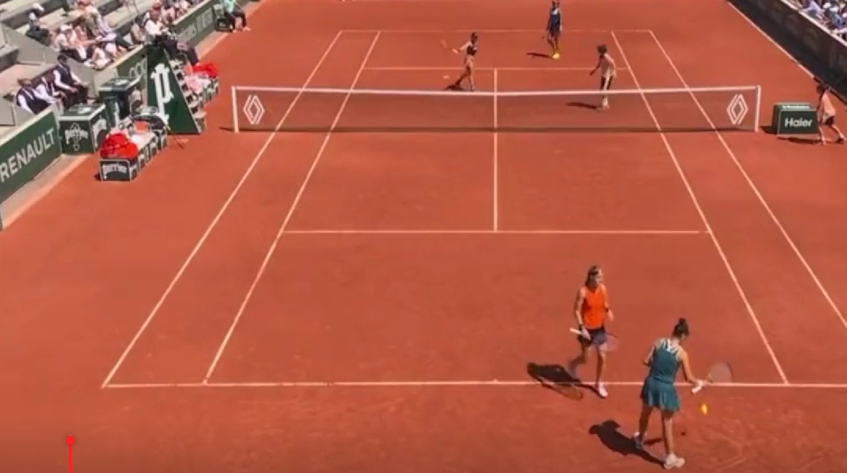 Roland Garros: Pareja de tenistas son descalificadas por golpear a niña recogepelotas (VIDEO)