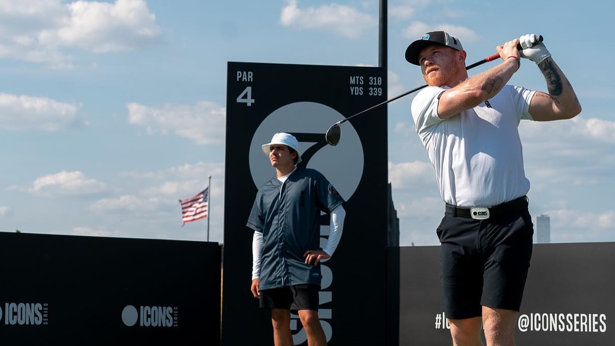Oscar de la Hoya tilda a Canelo Álvarez como “irresponsable” por… ¿jugar golf?