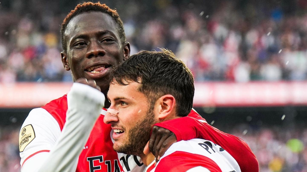 Santiago Giménez se luce con doblete en goleada del Feyenoord sobre Almere