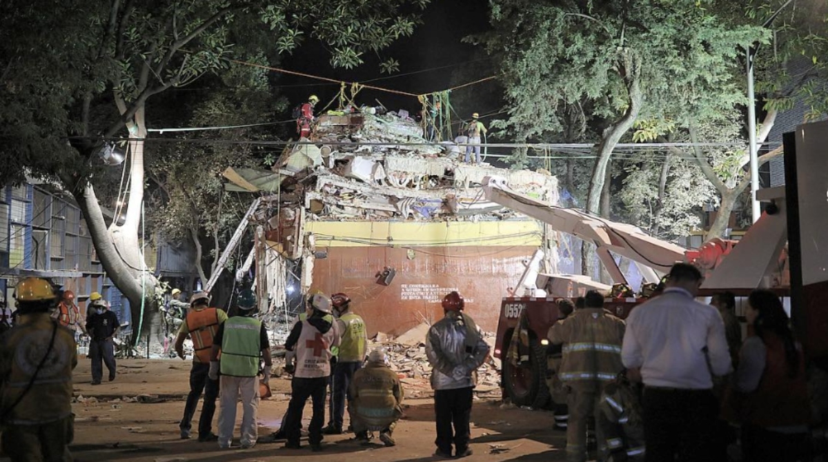 La historia de Monchito, el niño atrapado en el sismo de 1985 que nunca existió