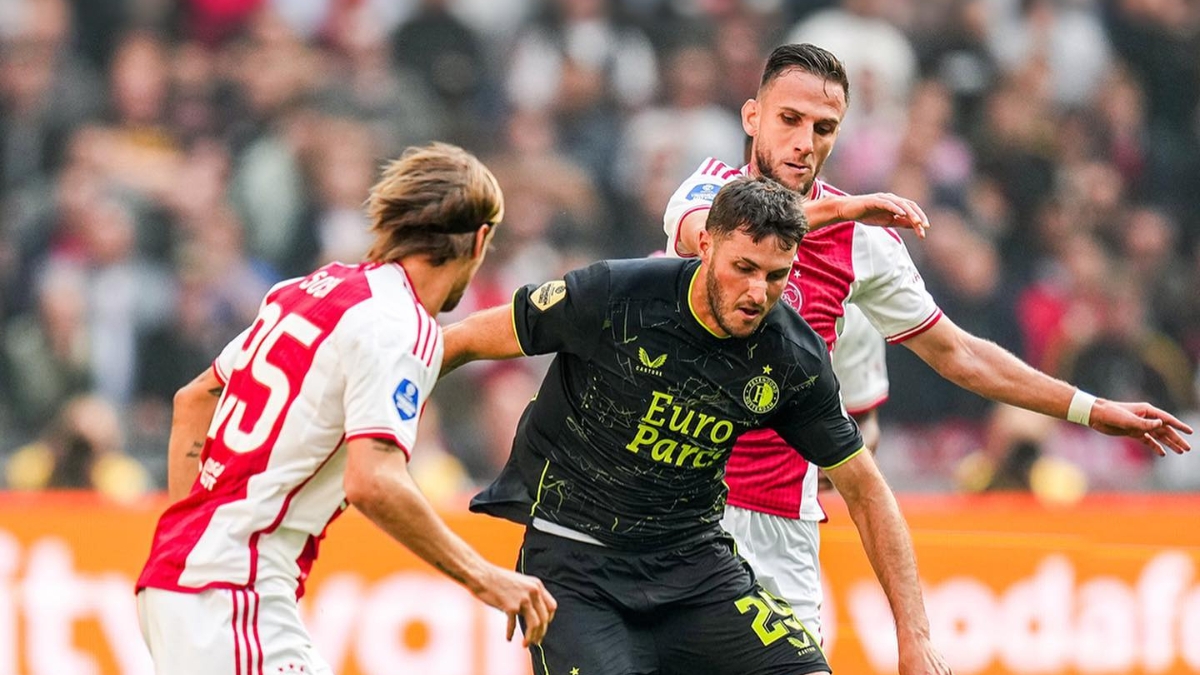 Santiago Giménez: Revelan fecha de reanudación para Feyenoord vs Ajax luego de suspensión