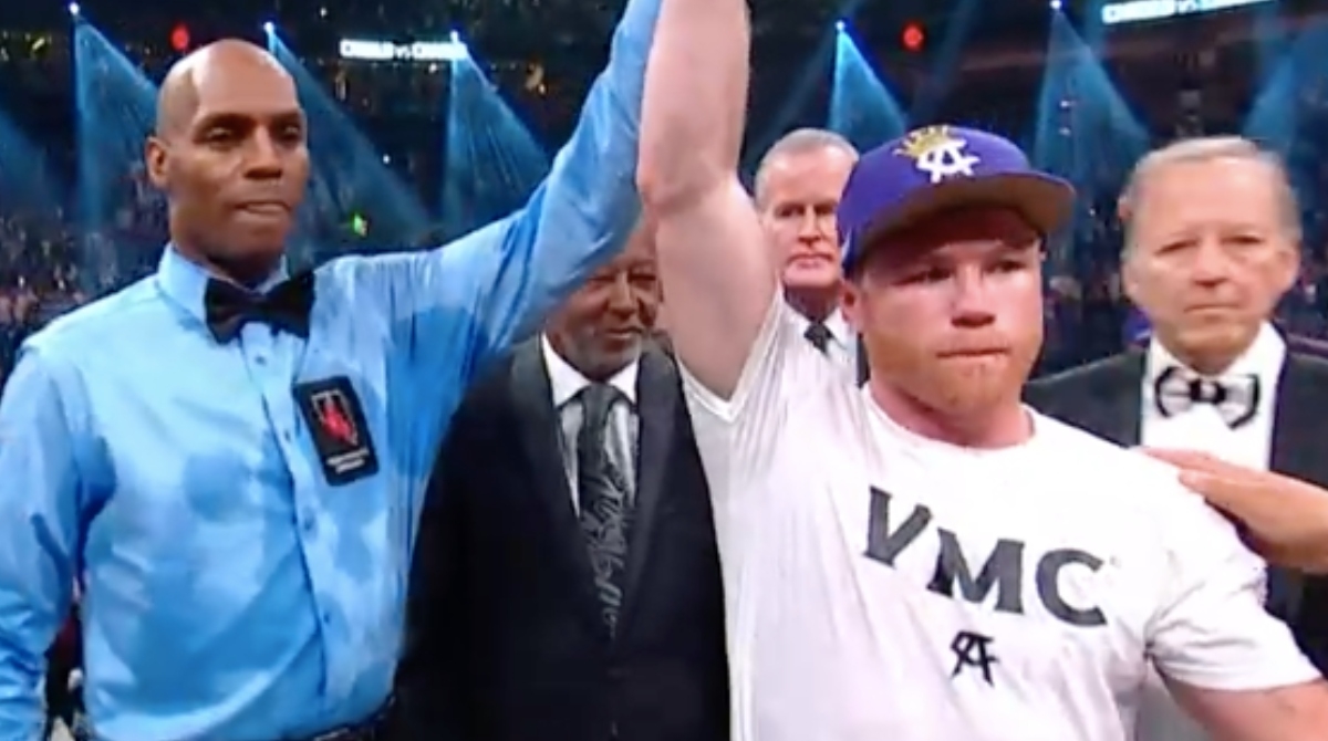 'Canelo' Álvarez vence a Jermell Charlo, pero deja mal sabor de boca por no noquearlo