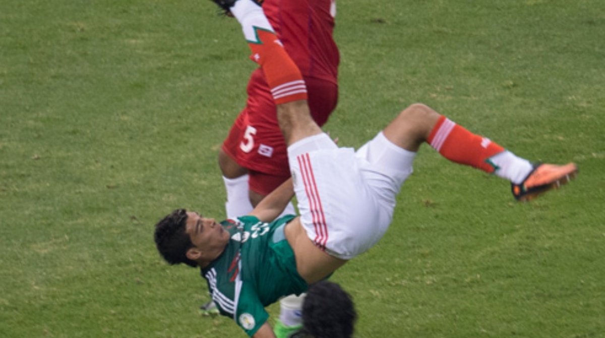 Raúl Jiménez asegura que sigue viviendo de su chilena vs Panamá en 2013